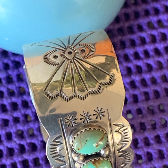 Navajo real turquoise and sterling silver cuff bracelet. Hand stamped. - Picture 4 of 10